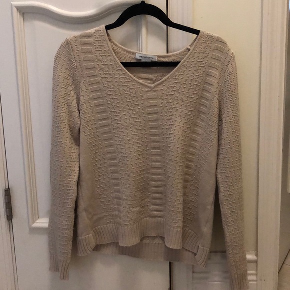 Liz Claiborne Sweaters - Cream knit sweater v neck